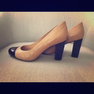 Ann Taylor tan/black patent heels